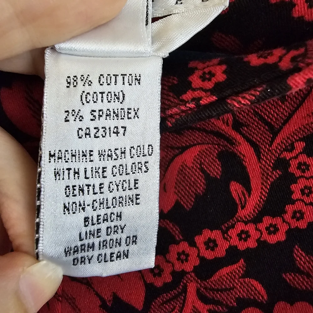 Women's Patterned Capris - Picture 3 of 4